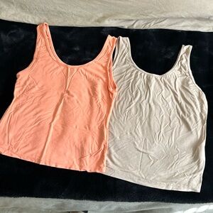 Set of 2 tank tops
